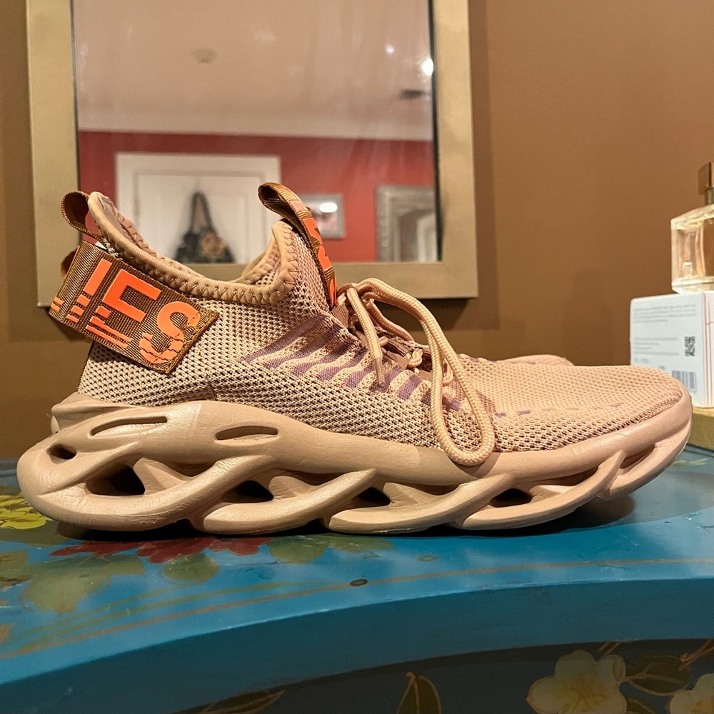 Rovux Tan Sneakers